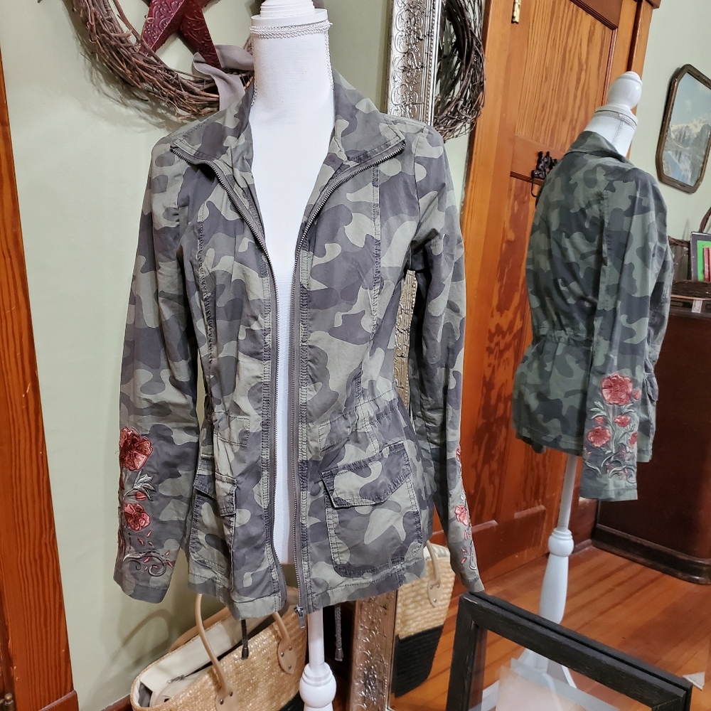 NWOT Ashley / Buckle Anorak Jacket.